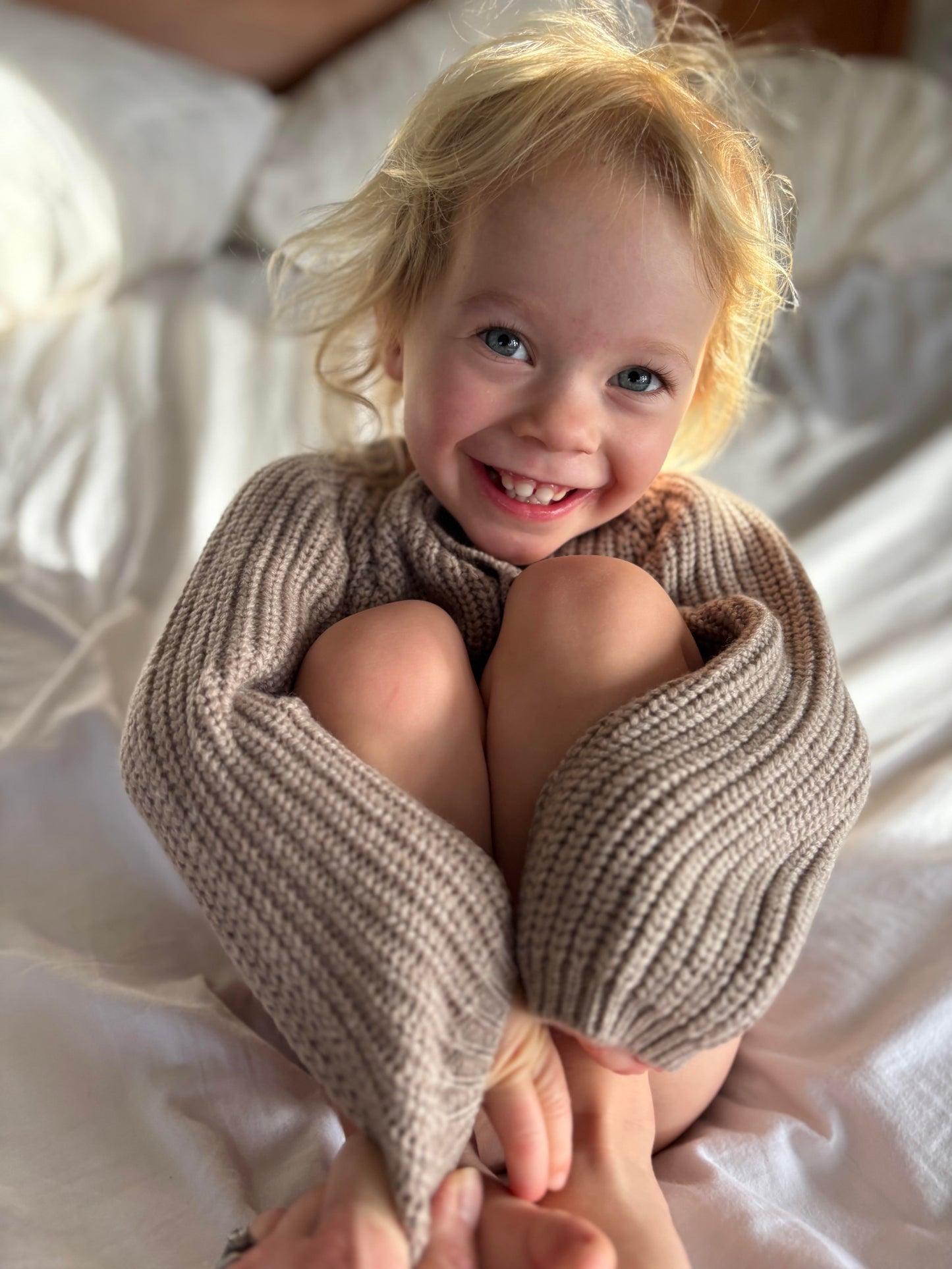 Le Cardigan Noisette — Petite Lux Edition